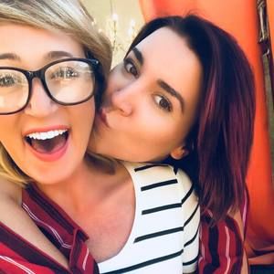 Meet your Posher, Joelle